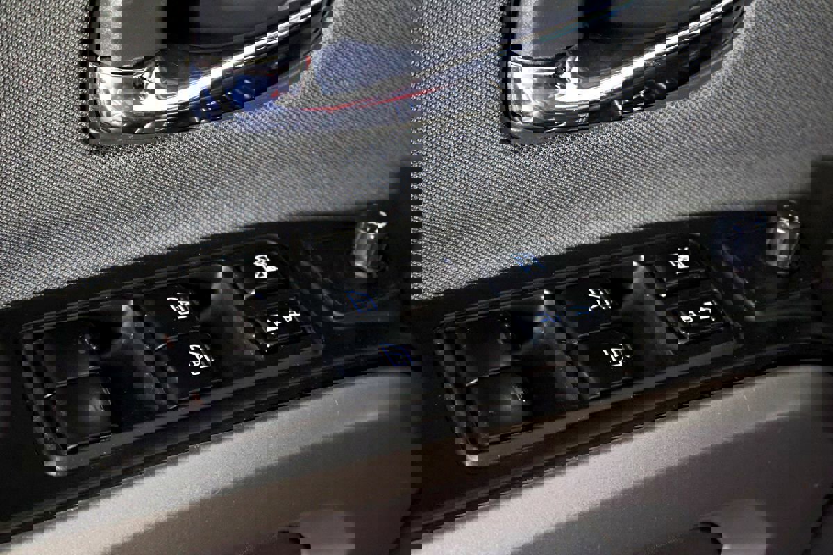 Used 2015 Nissan Titan SV image 21