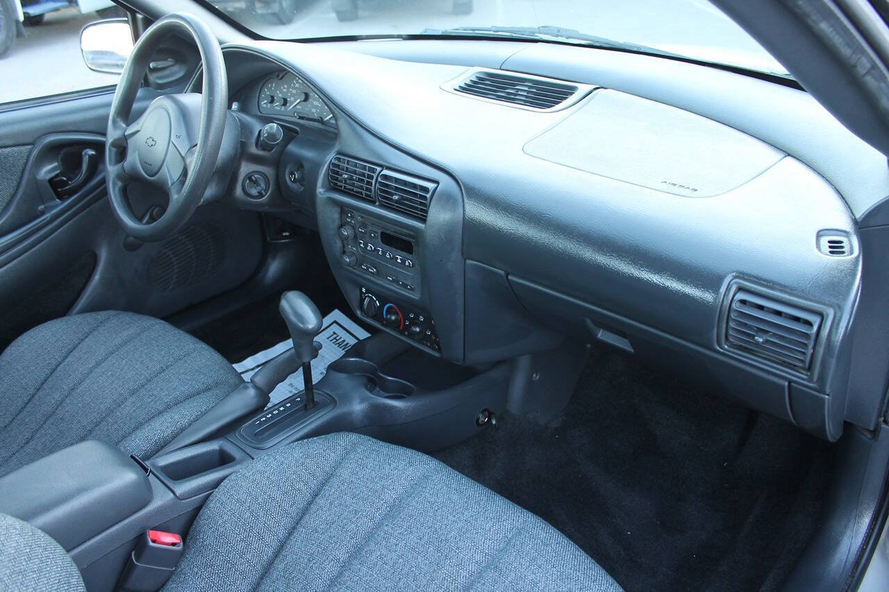 Used 2005 Chevrolet Cavalier Sedan w/ Preferred Equipment Group FWD image 31
