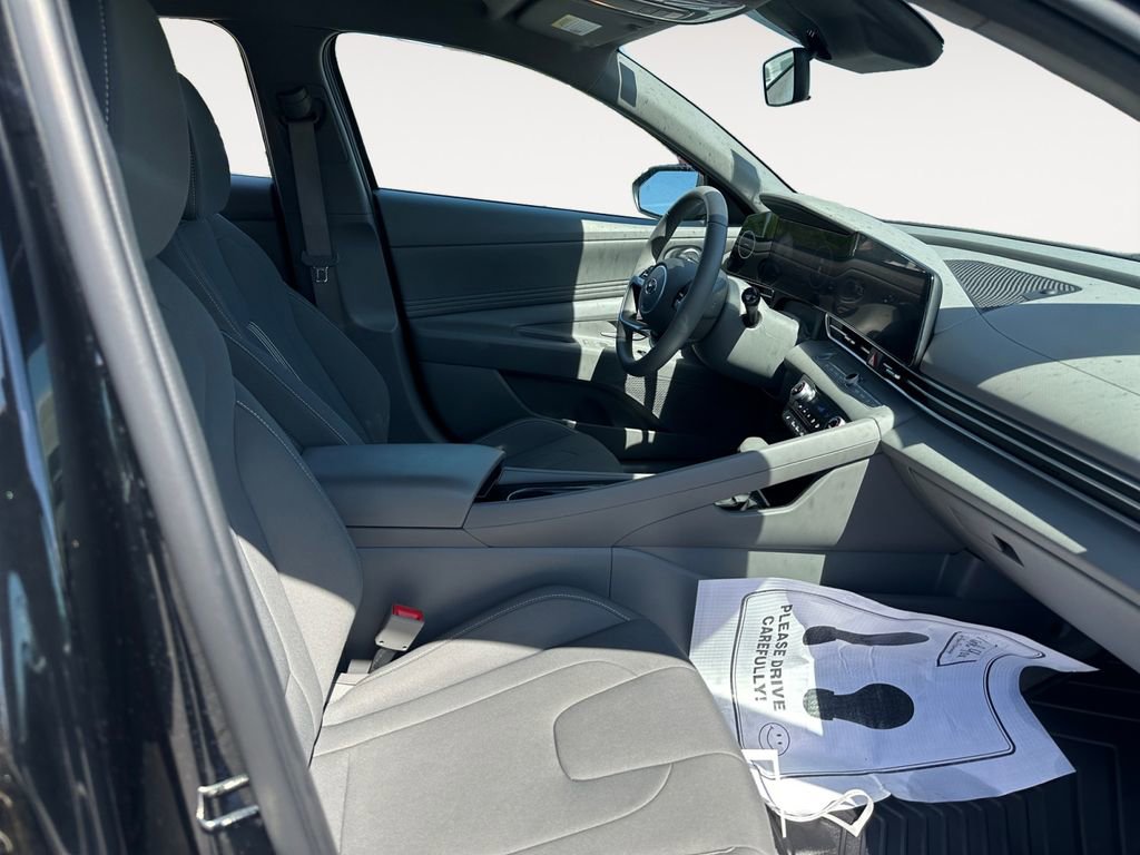 Used 2023 Hyundai Elantra SEL w/ Convenience Package FWD image 7