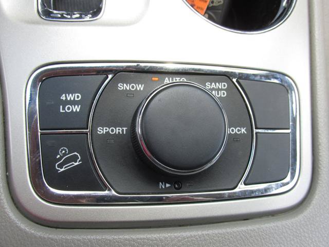 Used 2013 Jeep Grand Cherokee Laredo AWD/4WD image 17