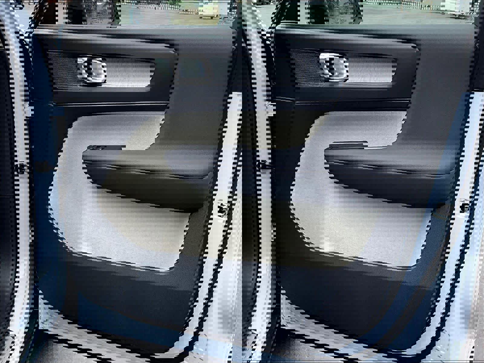 Used 2026 Volvo XC40 B5 Plus w/ Protection Package Premier image 26