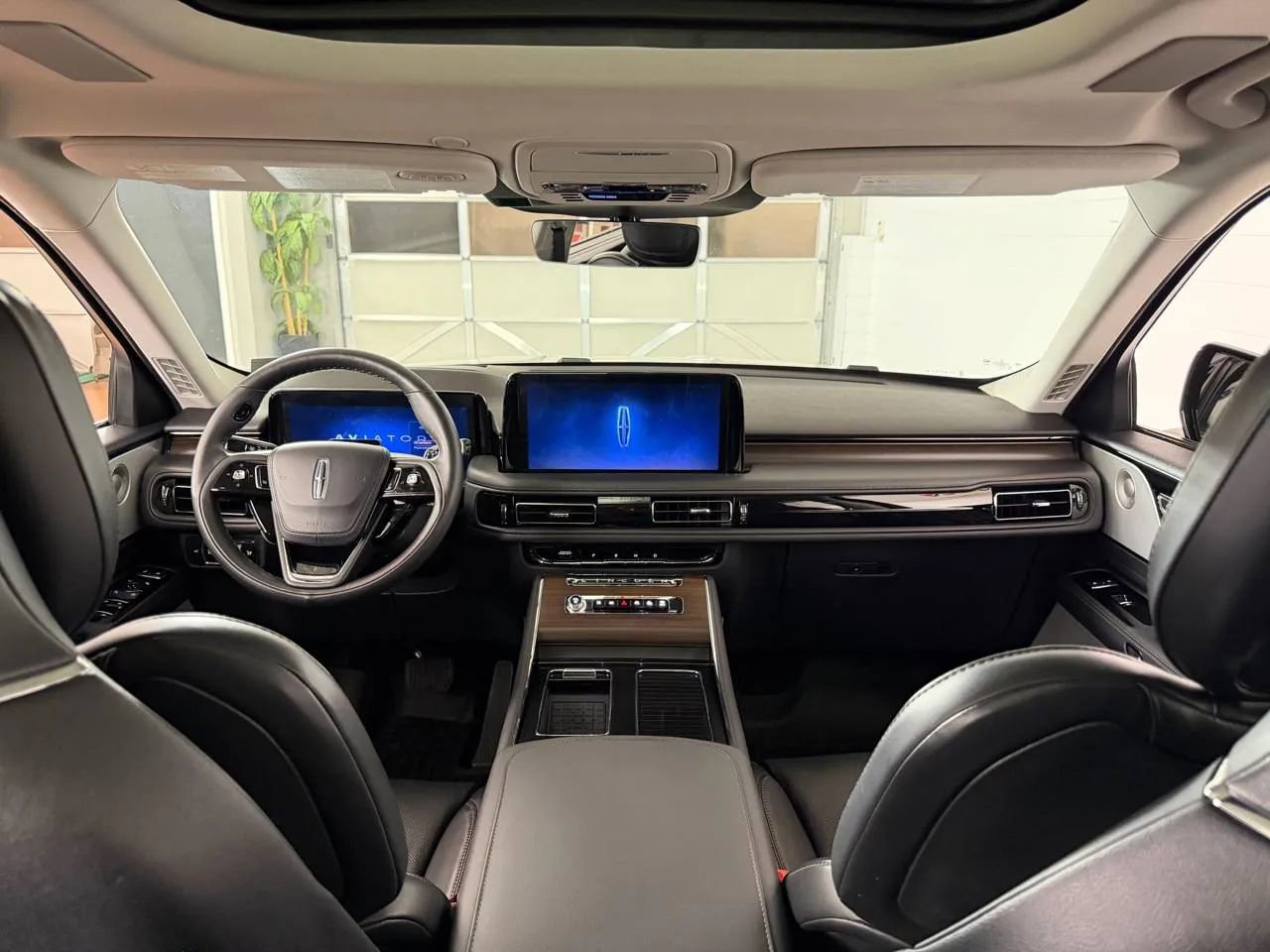 Used 2025 Lincoln Aviator Reserve w/ Equipment Group 201A AWD/4WD image 31