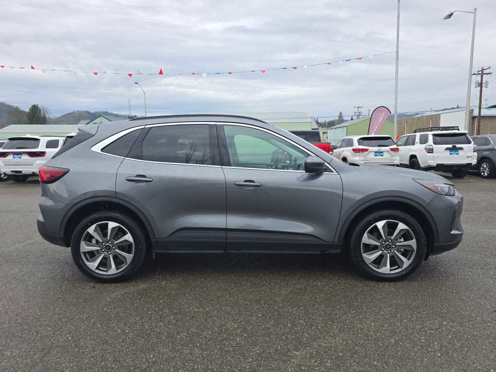 Used 2024 Ford Escape Platinum image 6