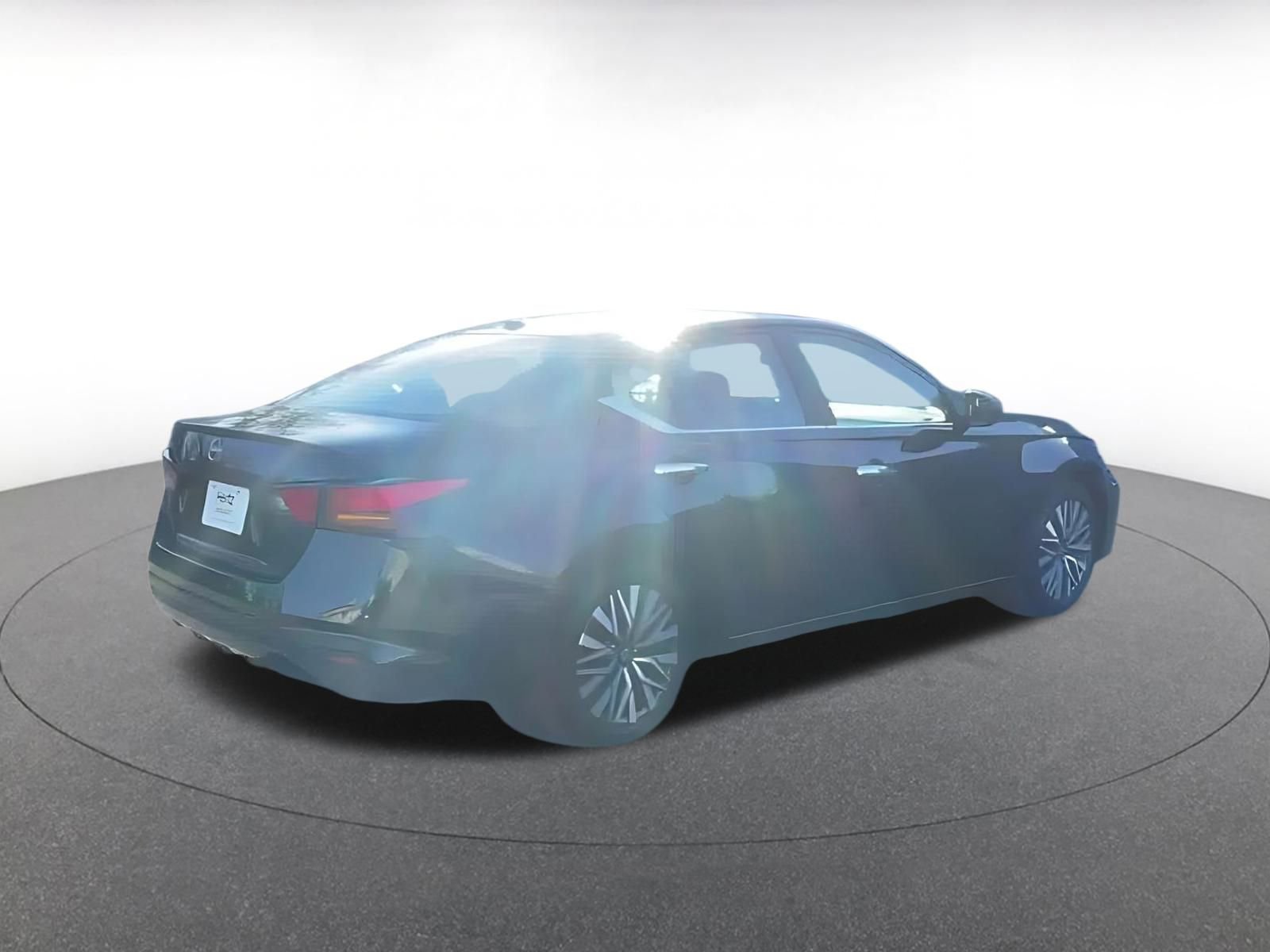 Used 2025 Nissan Altima 2.5 SV image 15