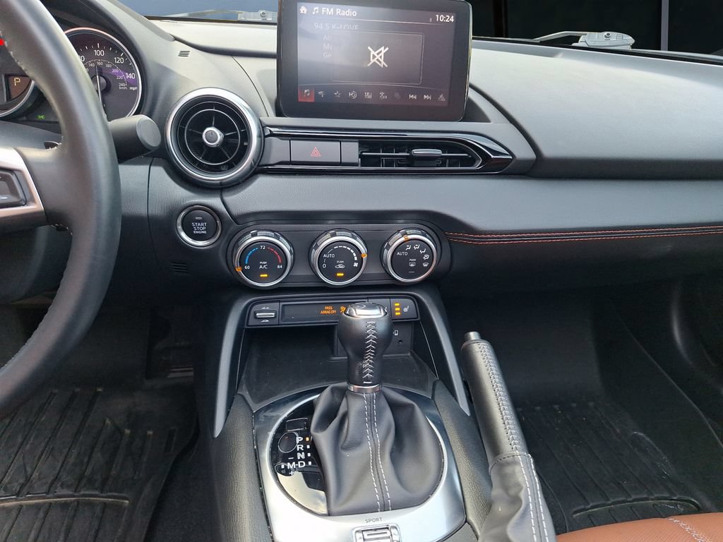 Used 2022 MAZDA MX-5 Miata RF Grand Touring RWD image 18