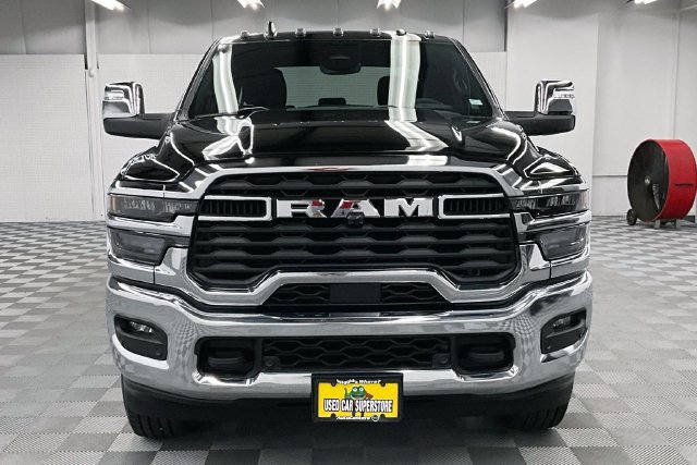 Used 2025 RAM 3500 Big Horn AWD/4WD image 4