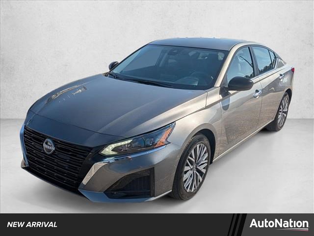 Used 2025 Nissan Altima 2.5 SV image 1