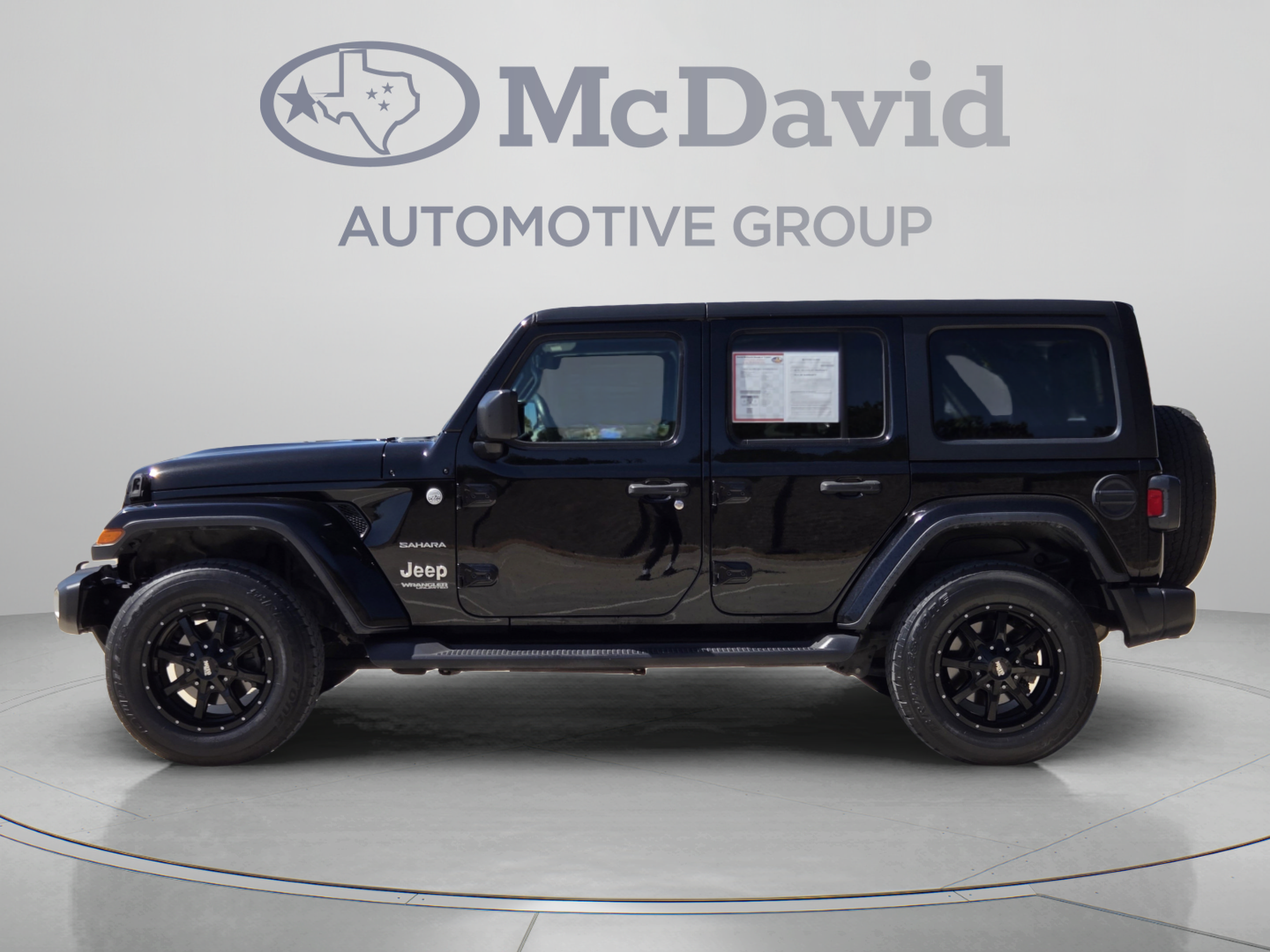 Used 2018 Jeep Wrangler Unlimited Sahara AWD/4WD image 2