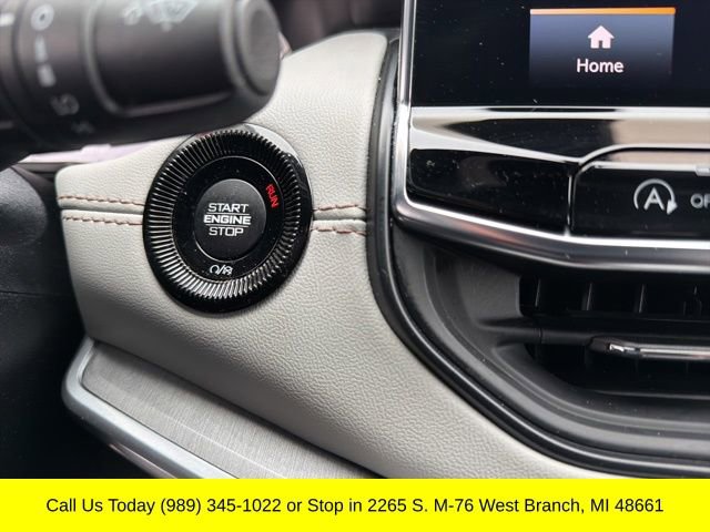 Used 2025 Jeep Compass Limited image 23