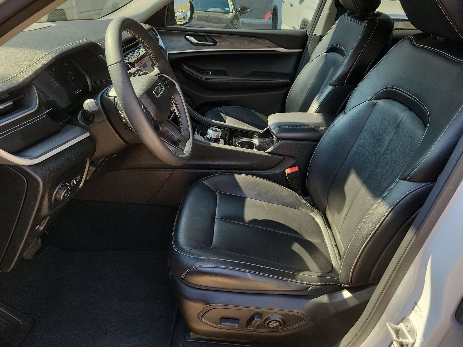 Used 2023 Jeep Grand Cherokee L Limited RWD image 19