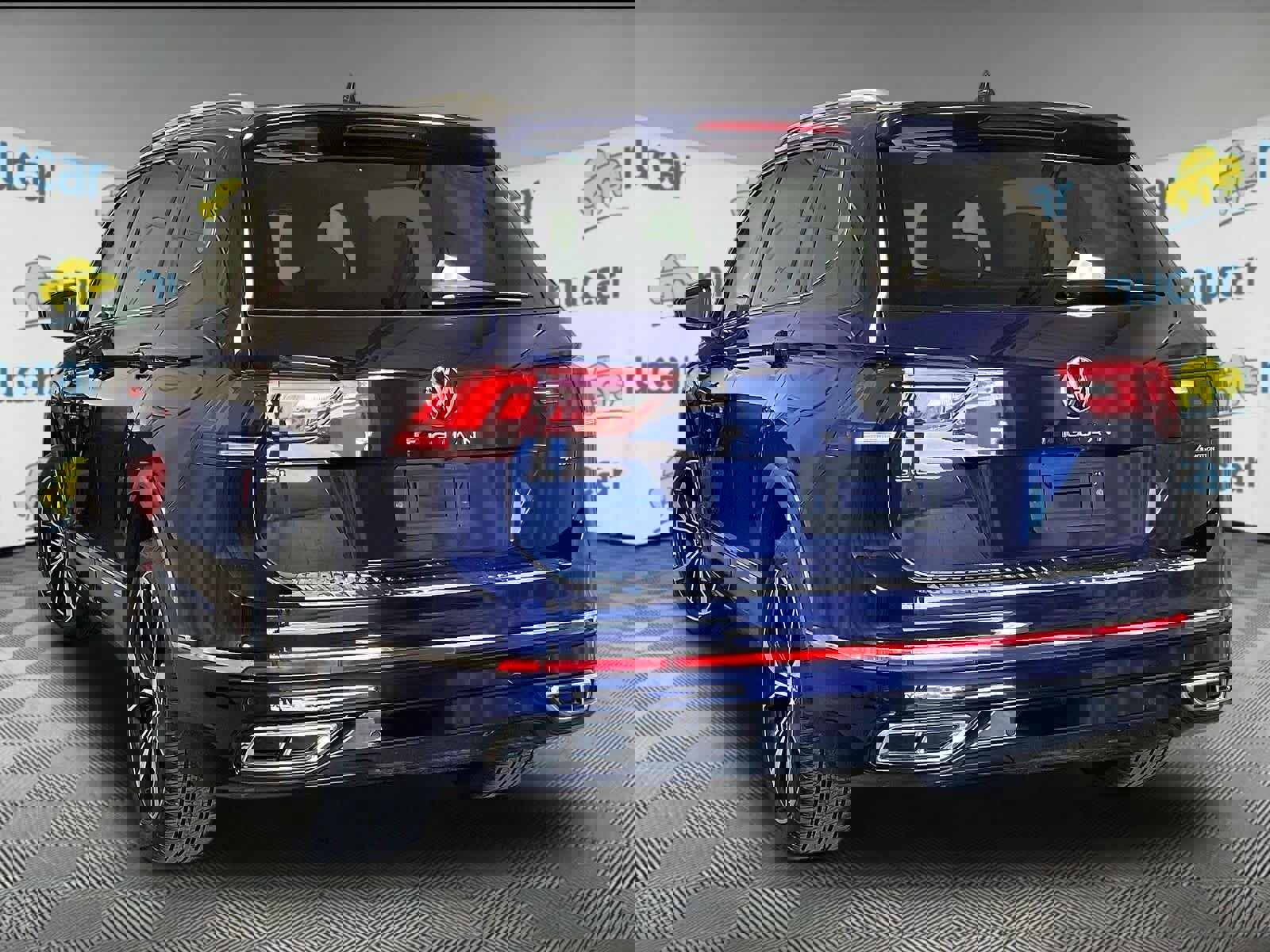 Used 2022 Volkswagen Tiguan SEL R-Line AWD/4WD image 4