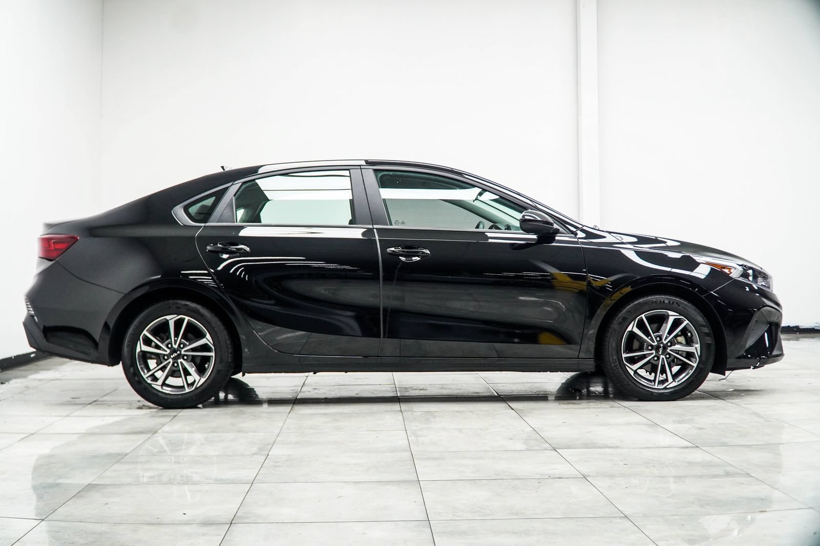 Used 2024 Kia Forte LXS FWD image 8