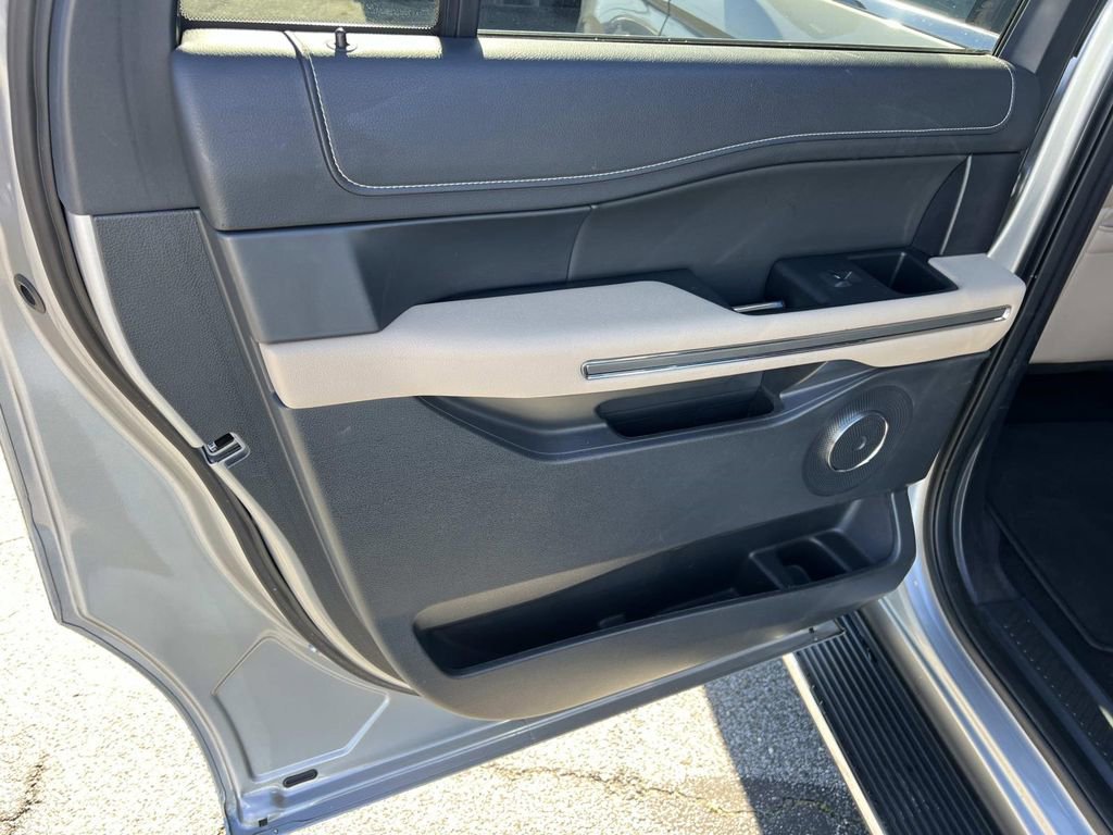 Used 2022 Ford Expedition Max XLT image 21