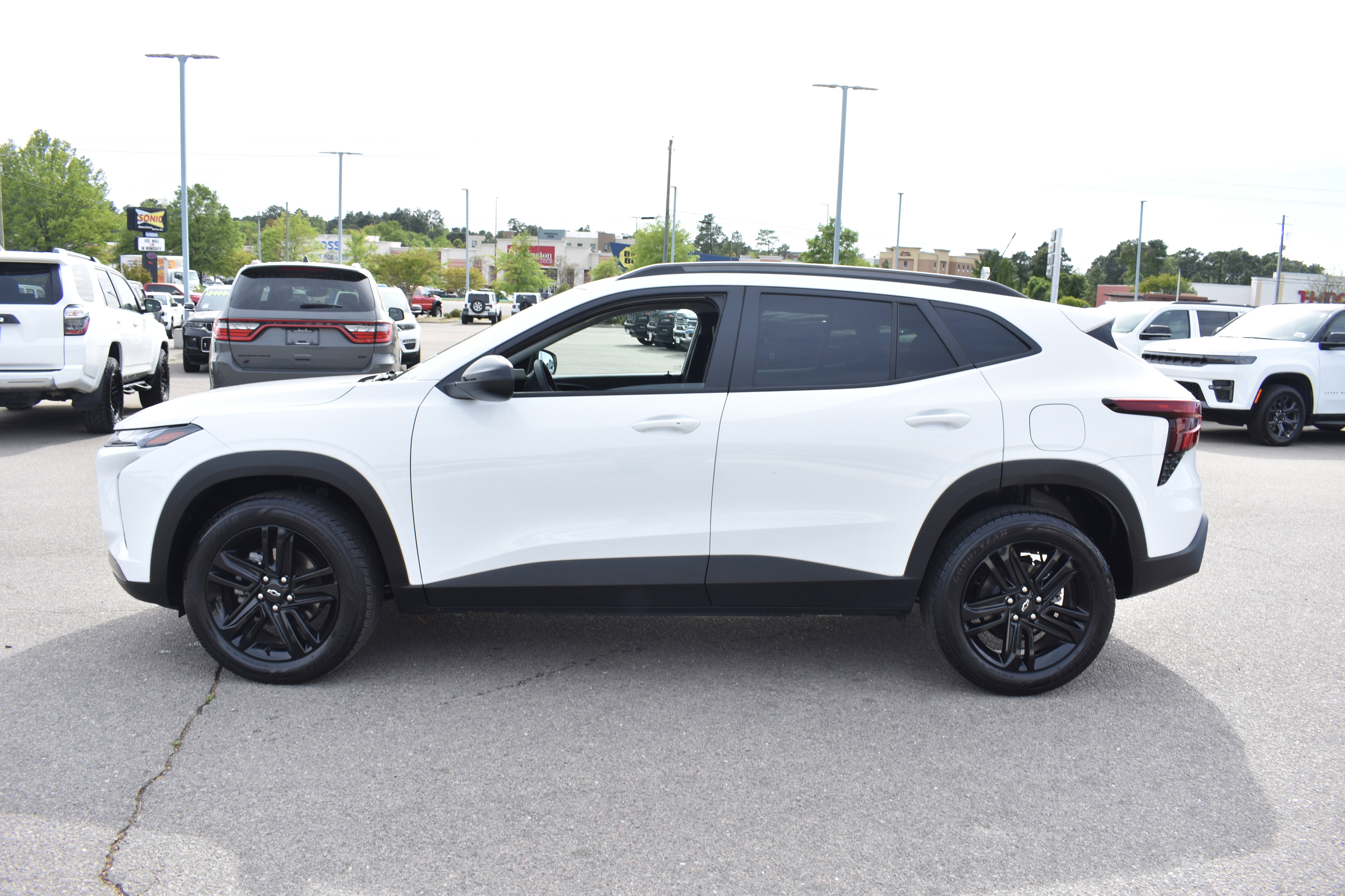 Used 2025 Chevrolet Trax ACTIV w/ Driver Confidence Package FWD image 6