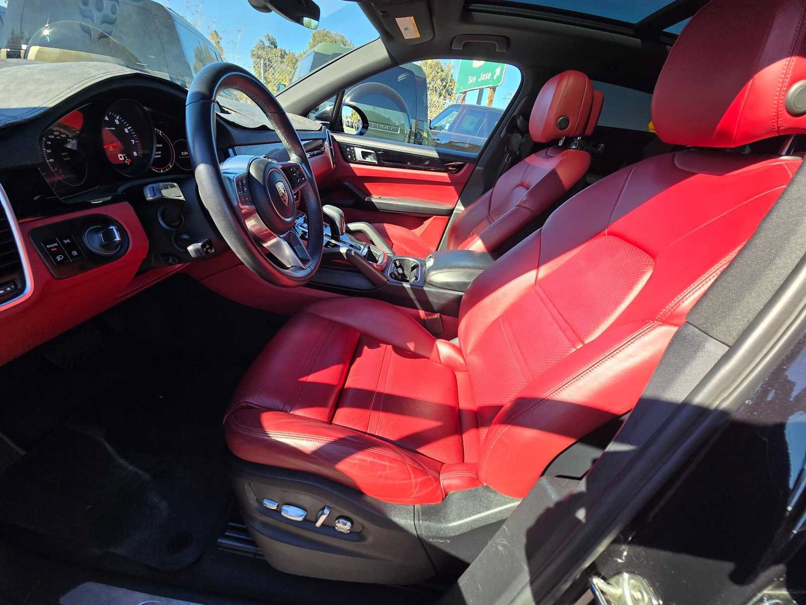Used 2019 Porsche Cayenne AWD/4WD image 24