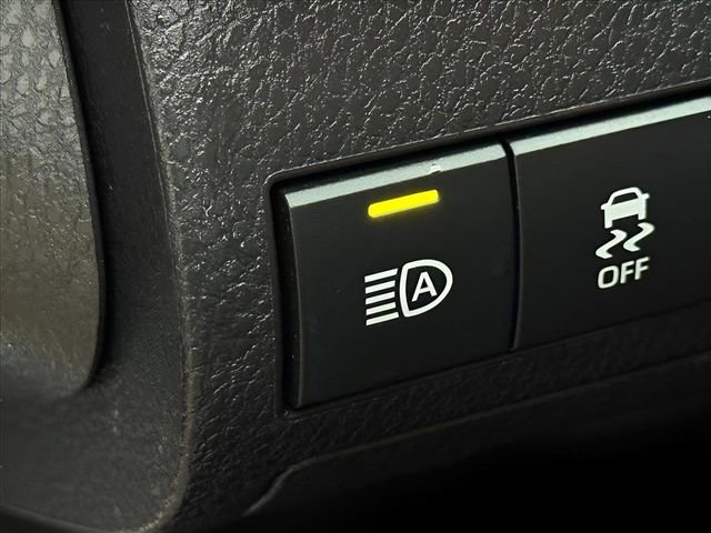 Used 2023 Toyota Camry SE image 17