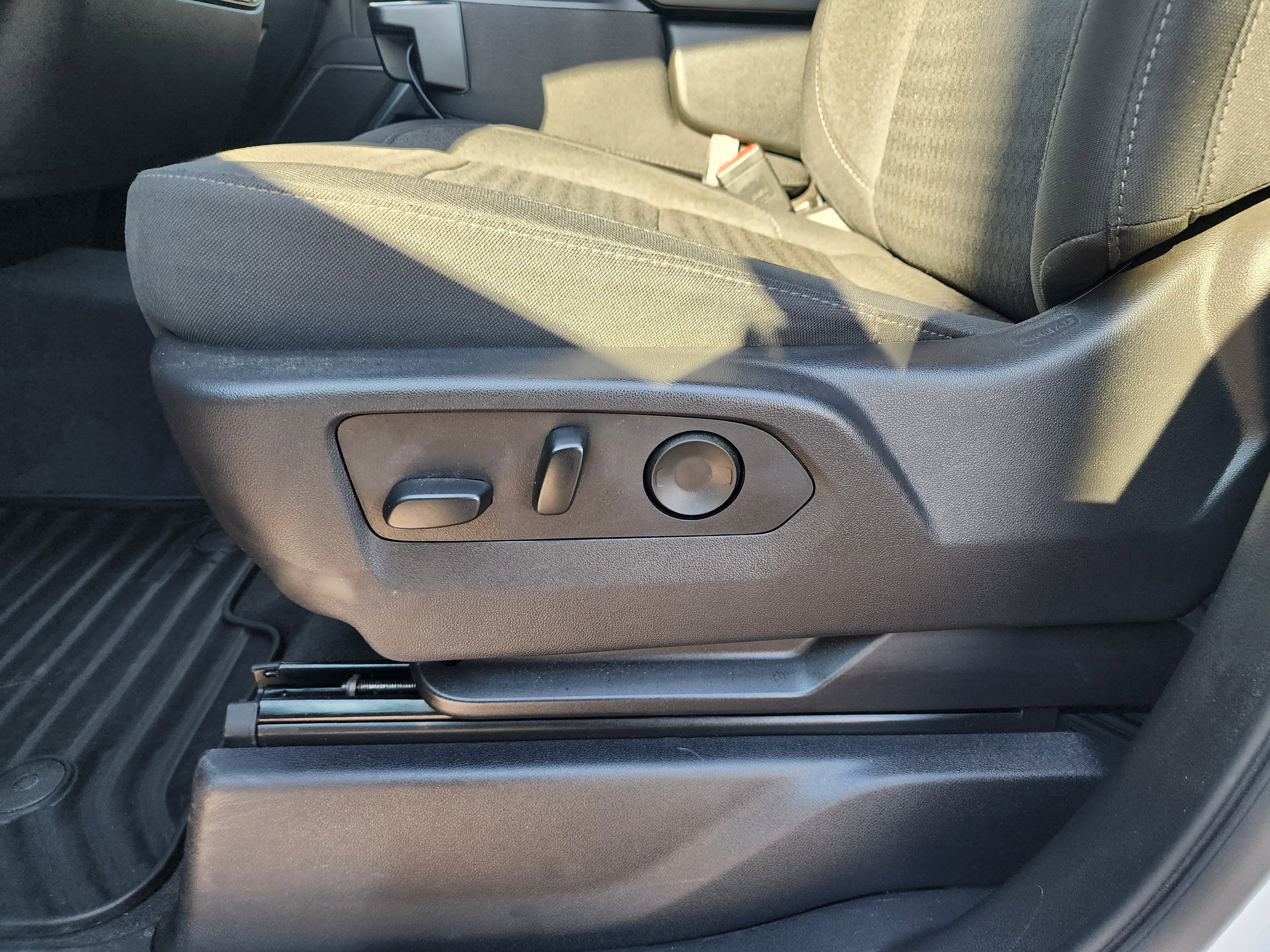 Used 2025 Chevrolet Silverado 2500 LT w/ Safety Package image 27