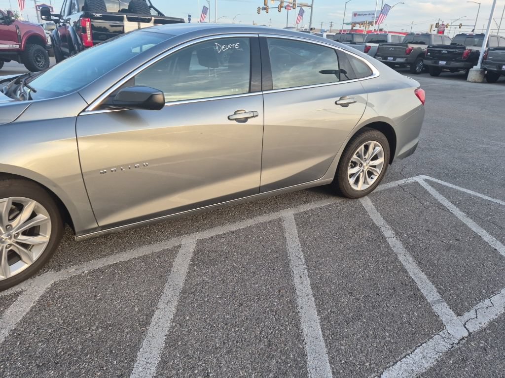 Used 2025 Chevrolet Malibu LT FWD image 4