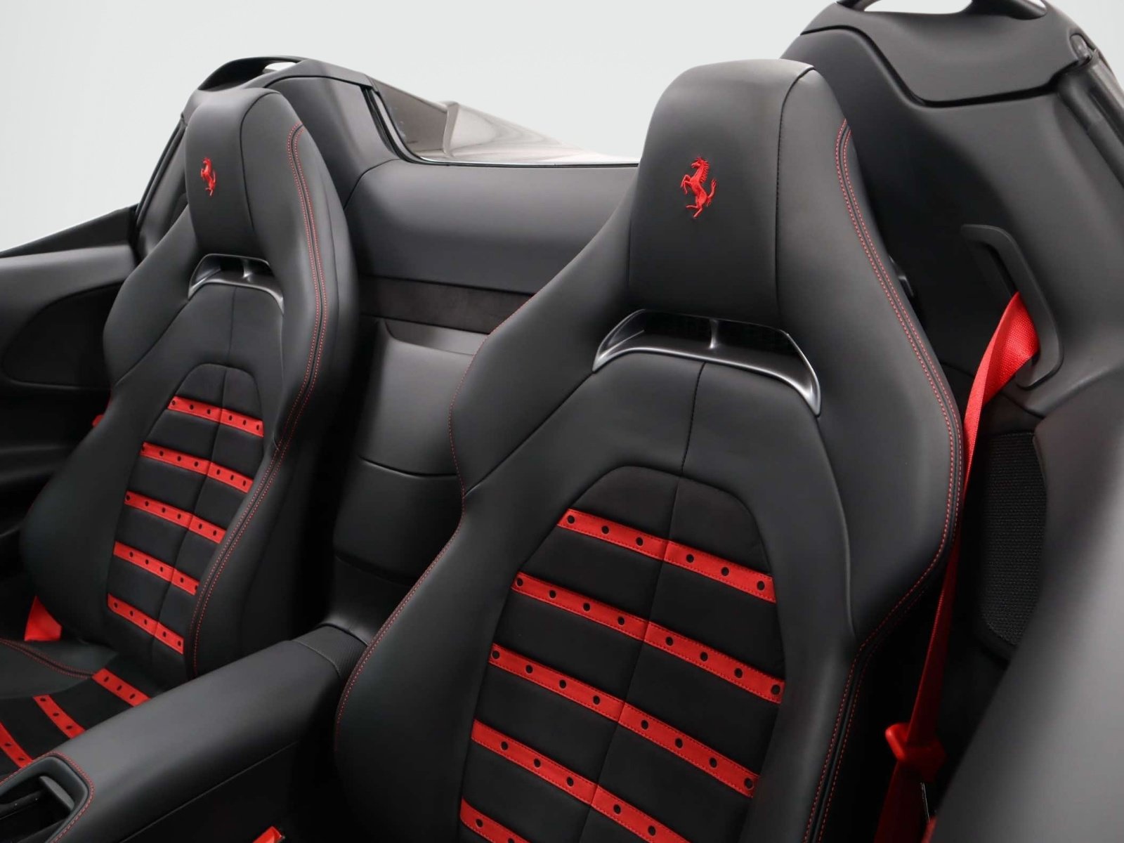 Used 2025 Ferrari SF90 Spider AWD/4WD image 18