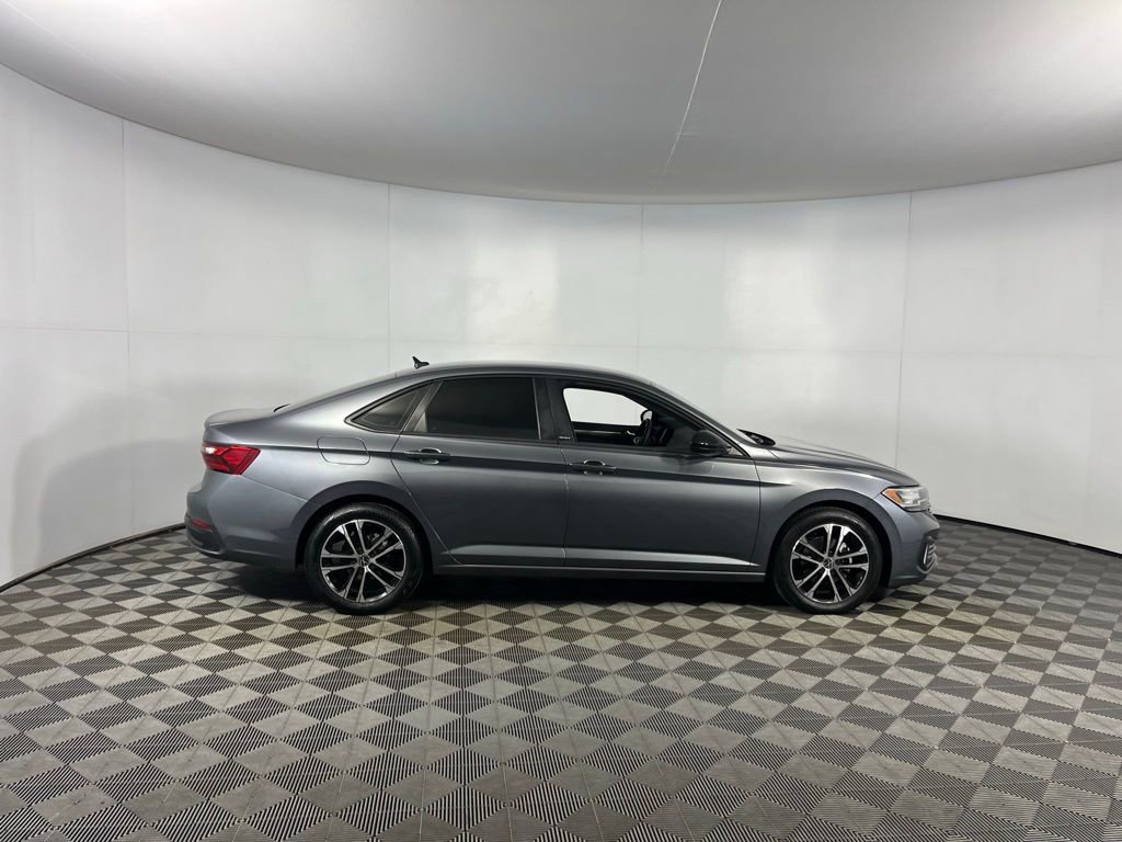 Used 2024 Volkswagen Jetta Sport image 6