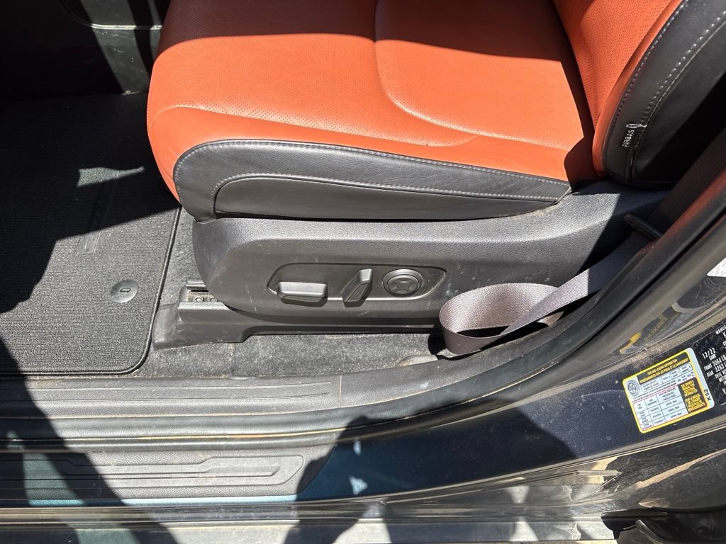 Used 2023 Kia Carnival SX FWD image 11