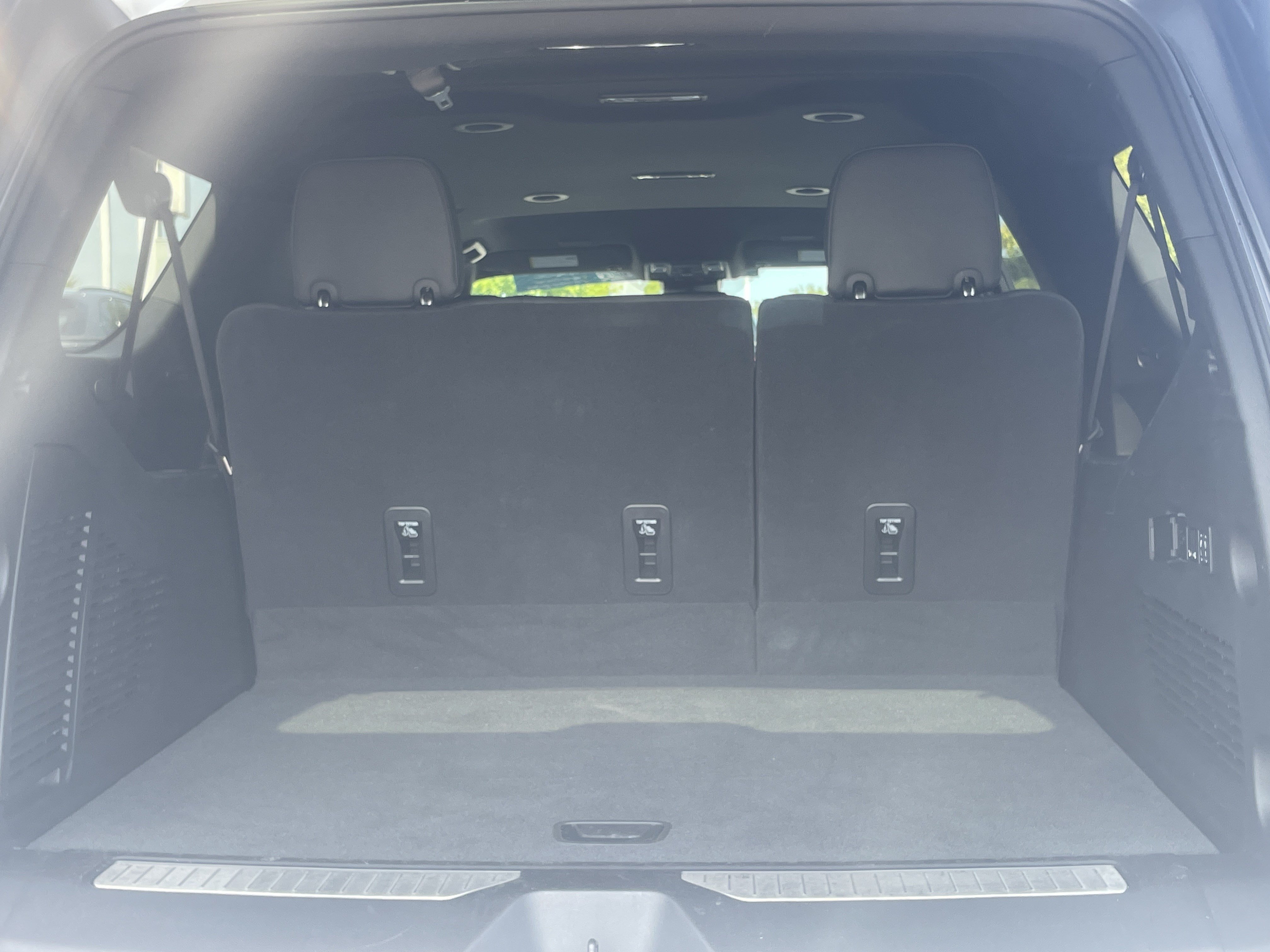 Used 2025 Chevrolet Suburban Premier AWD/4WD image 32