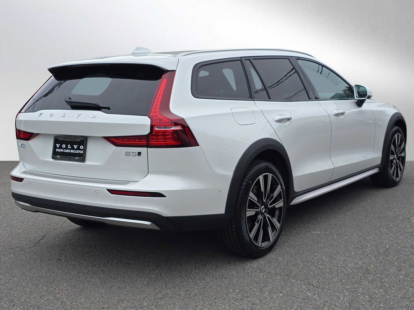 New 2026 Volvo V60 B5 Cross Country Ultra w/ Protection Package Premier AWD/4WD image 3