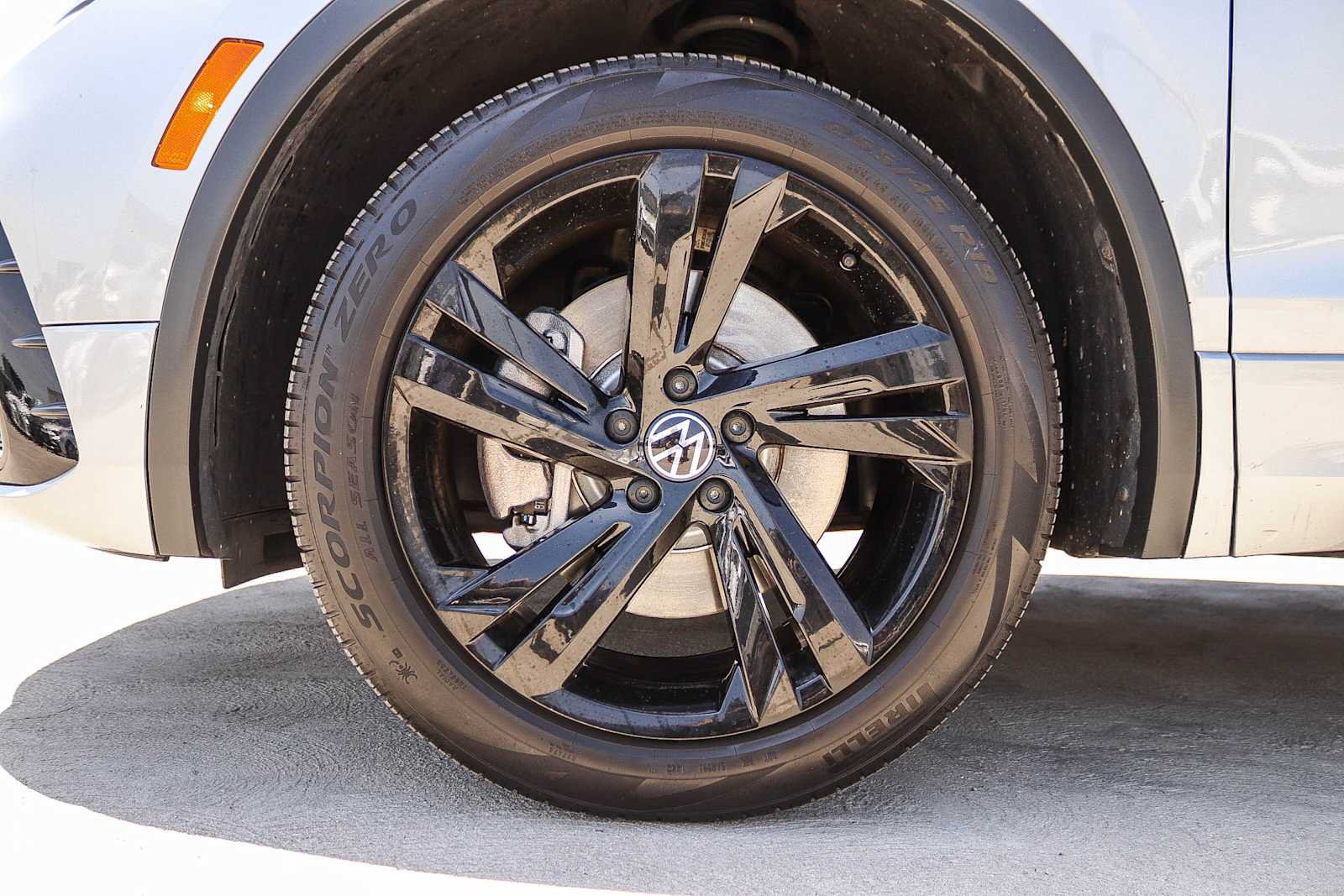 Certified 2023 Volkswagen Tiguan SE R-Line FWD image 11