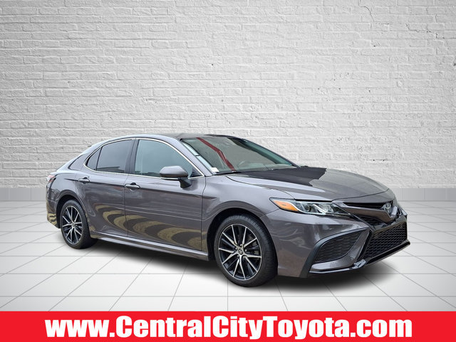 Used 2022 Toyota Camry SE w/ Carpet Mat Package (TMS)
