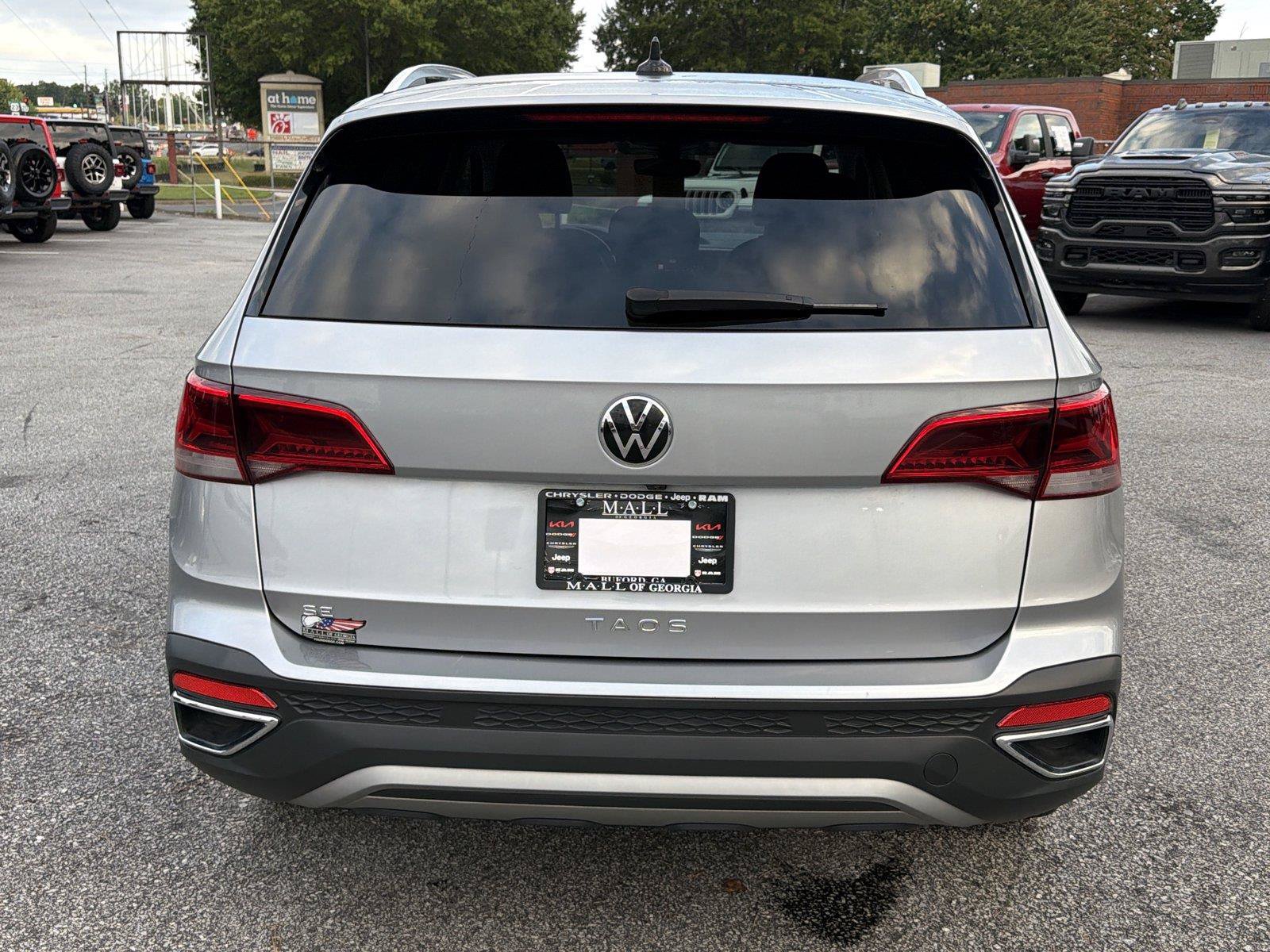 Used 2024 Volkswagen Taos SE FWD image 5