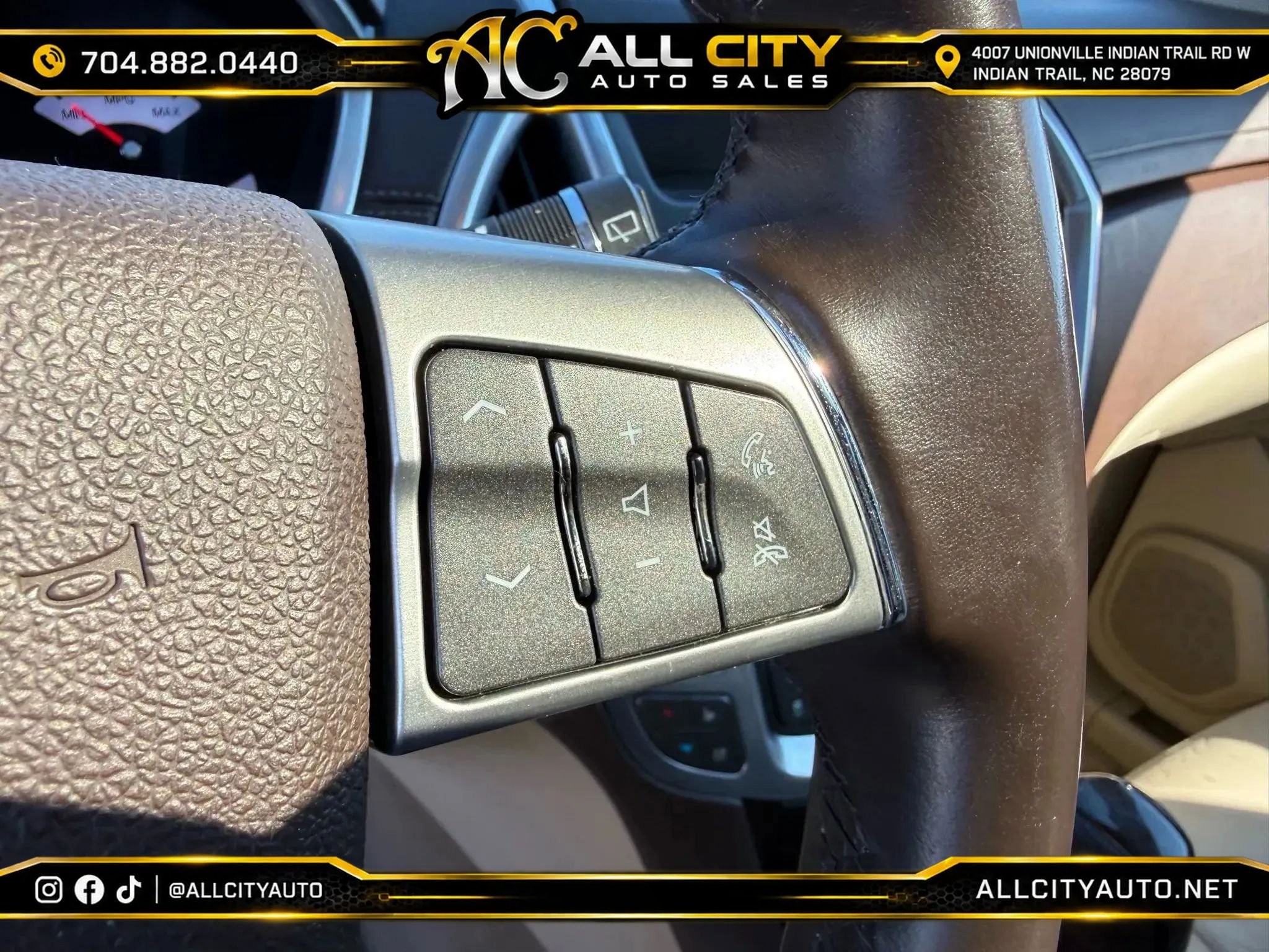 Used 2010 Cadillac SRX Premium FWD image 19