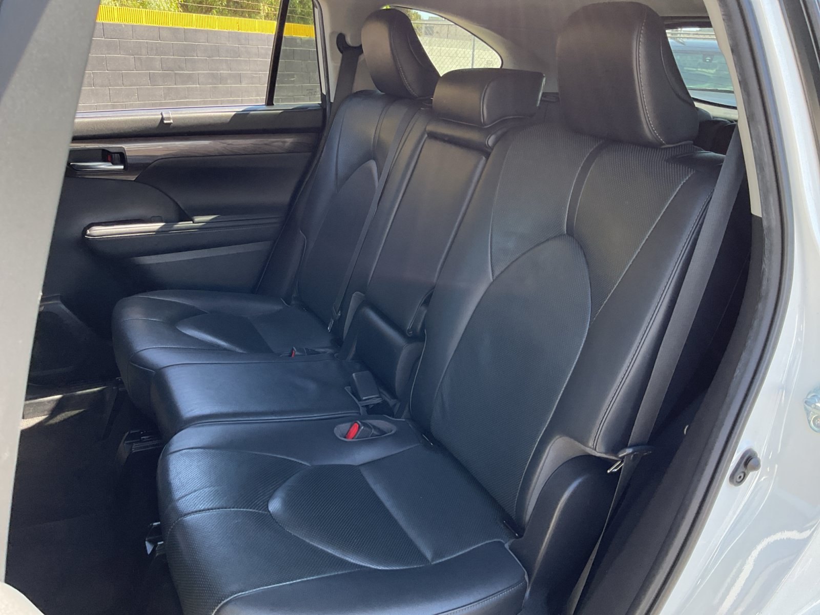 Used 2020 Toyota Highlander Limited FWD image 19