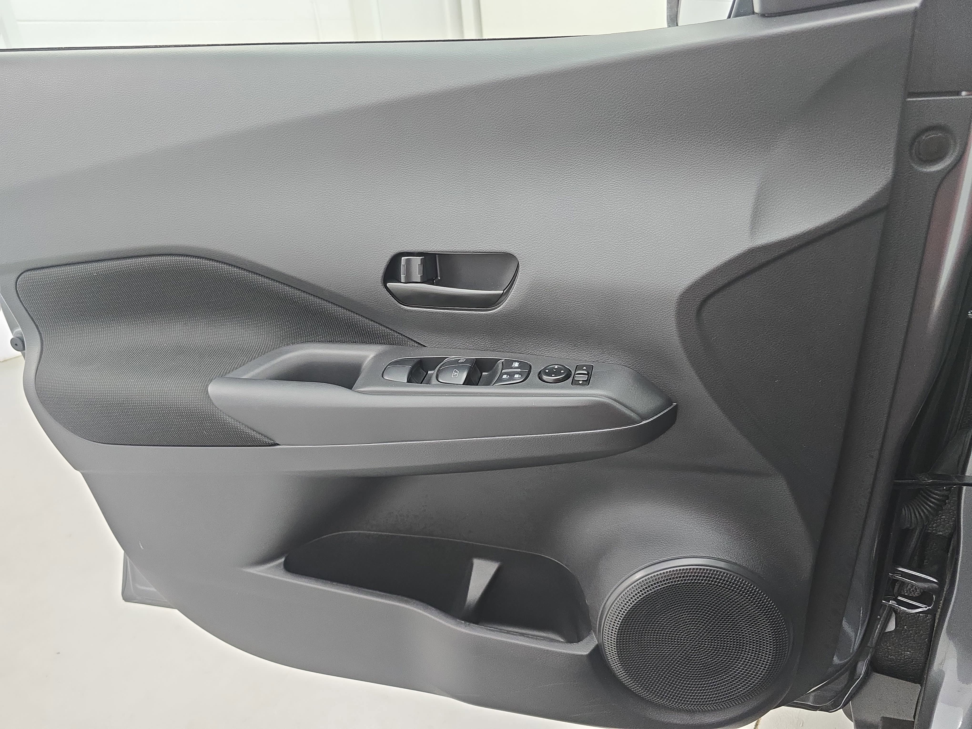 Certified 2025 Nissan Kicks Play S image 26