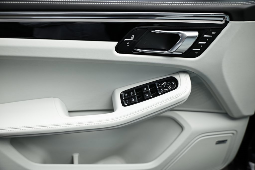 New 2026 Porsche Macan image 19