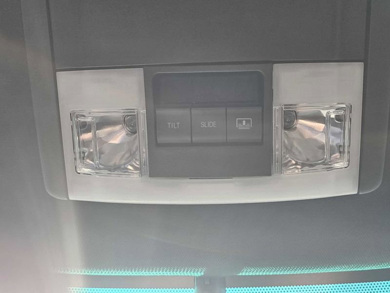 Used 2016 Ford Explorer Limited w/ Class II Trailer Tow Package image 21