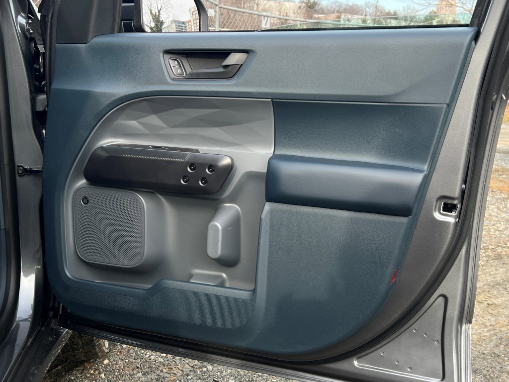 New 2026 Ford Maverick Lariat w/ Black Appearance Package image 7