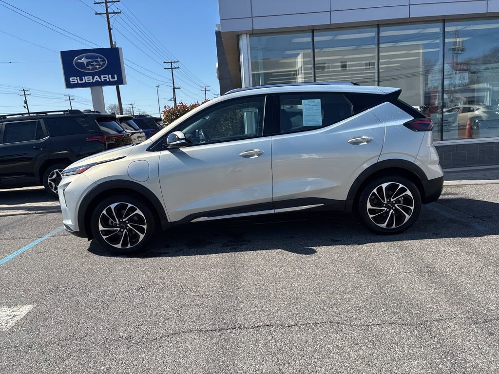 Used 2022 Chevrolet Bolt EUV Premier w/ Sun & Sound Package image 7