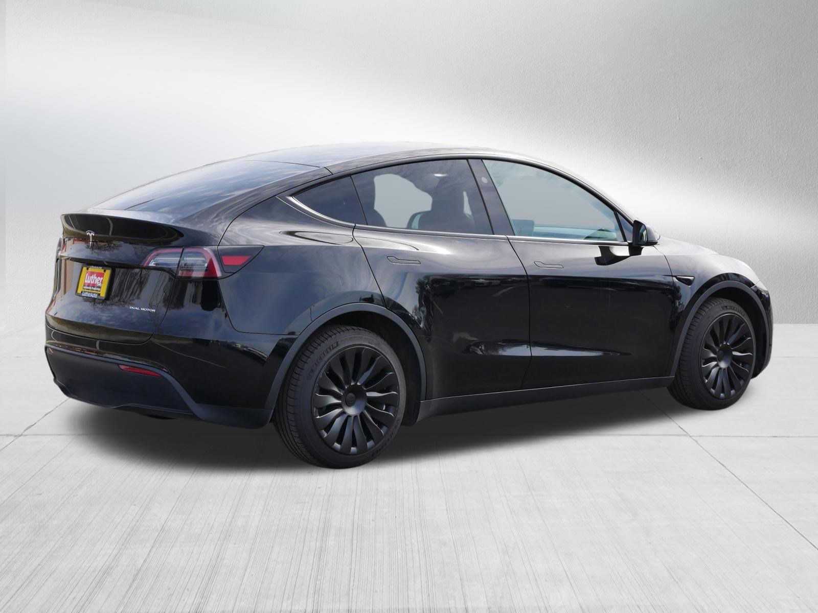 Used 2024 Tesla Model Y Long Range image 7