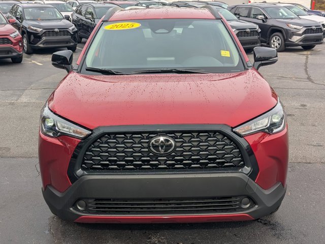 Used 2025 Toyota Corolla Cross LE image 2