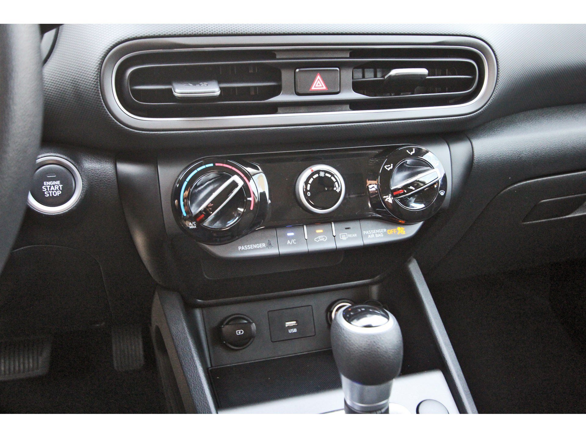Used 2022 Hyundai Kona SEL FWD image 25