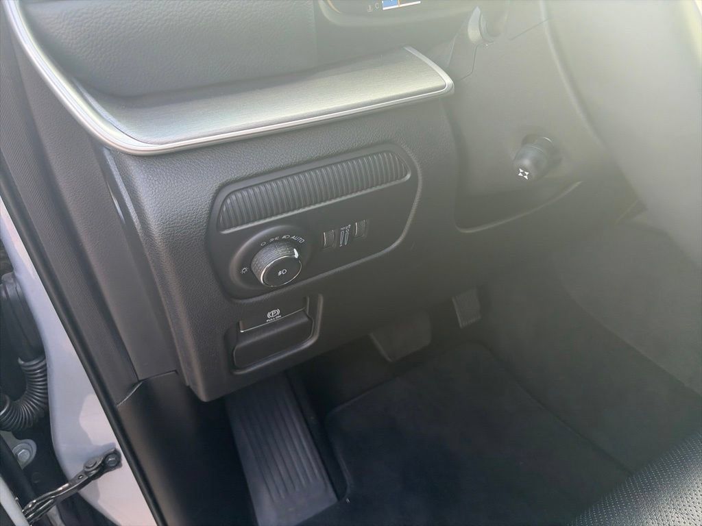Used 2025 Jeep Wagoneer Series II AWD/4WD image 19