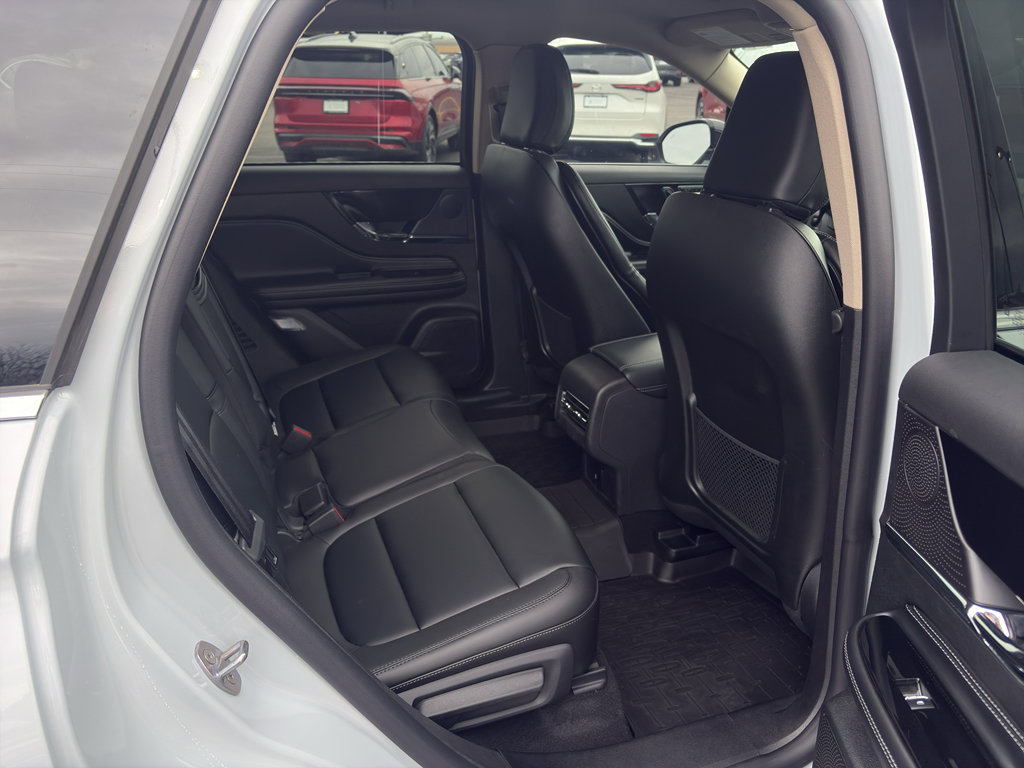 Used 2025 Lincoln Corsair Premiere image 17