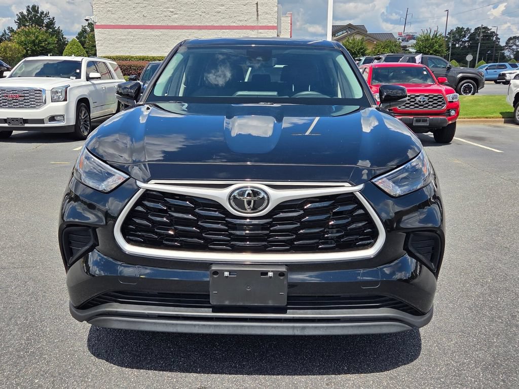 Used 2023 Toyota Highlander L FWD image 2