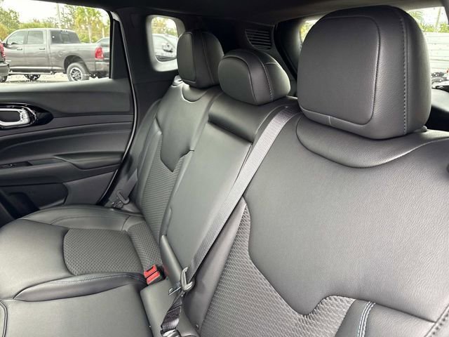 New 2026 Jeep Compass Latitude image 11