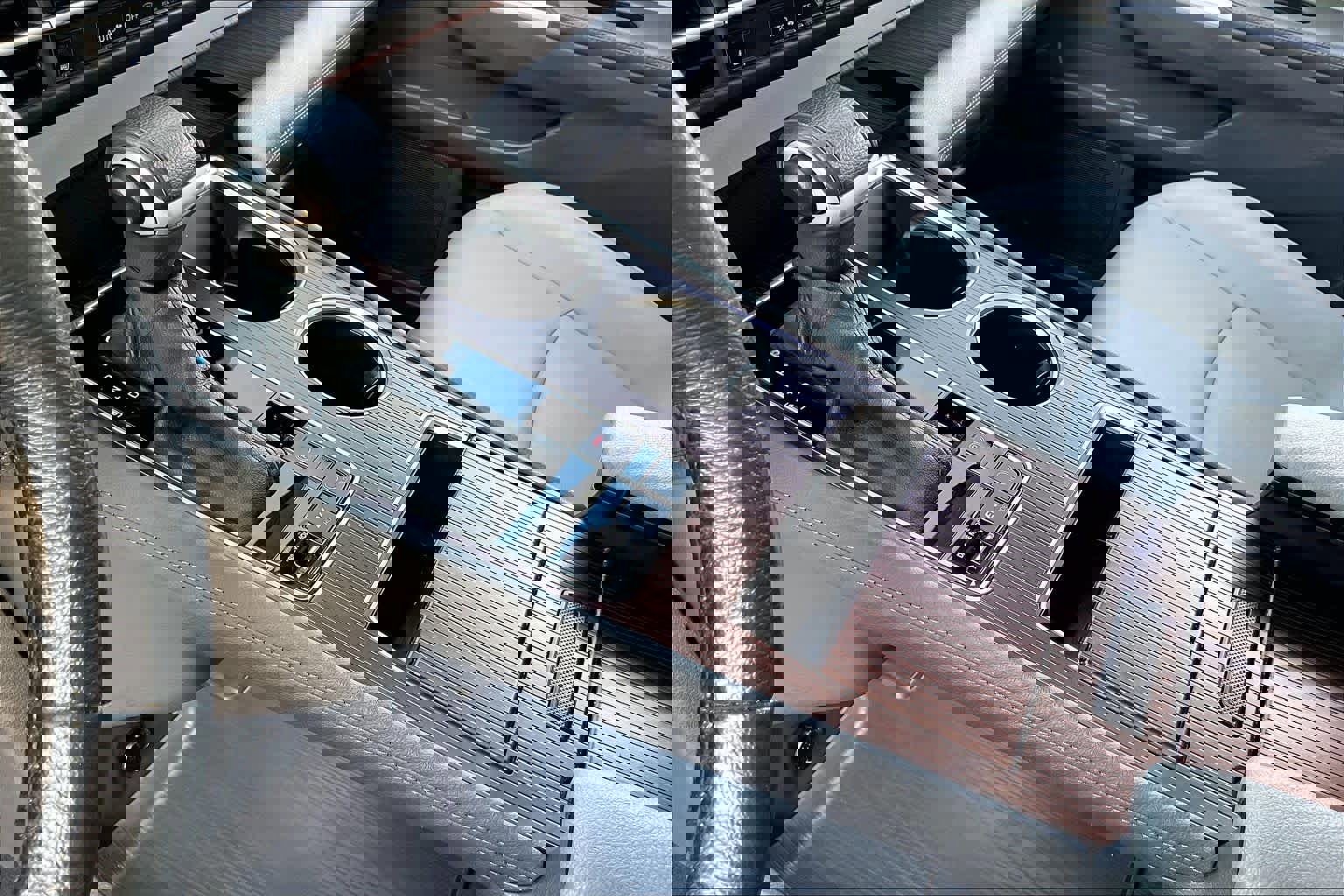 Used 2024 Toyota Sienna XLE FWD image 34