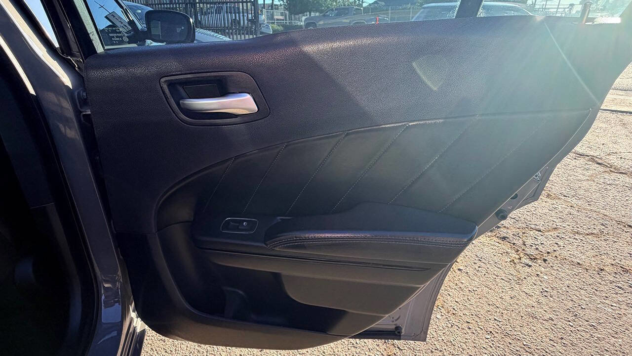 Used 2017 Dodge Charger R/T w/ Plus Group image 23