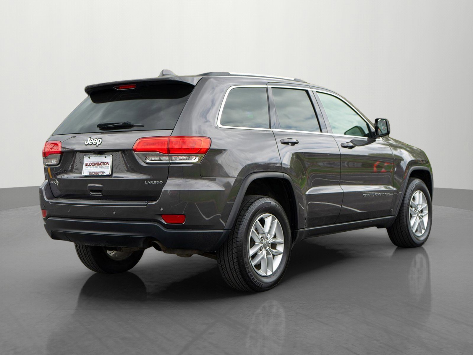 Used 2017 Jeep Grand Cherokee Laredo w/ Quick Order Package 23E AWD/4WD image 7