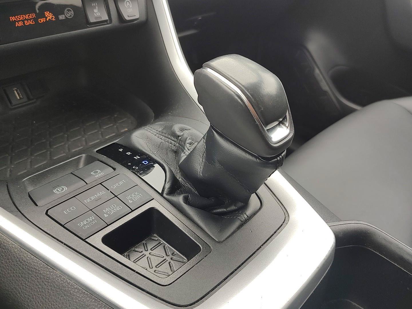 Used 2022 Toyota RAV4 XLE Premium AWD/4WD image 9