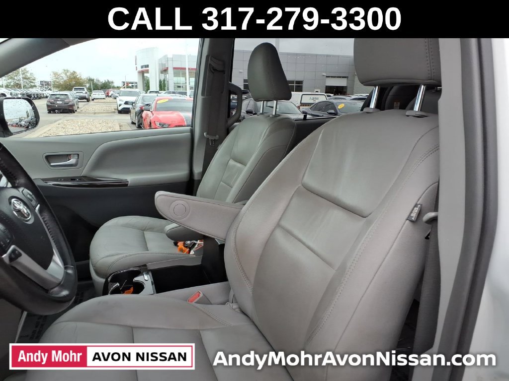 Used 2017 Toyota Sienna XLE Premium FWD image 17