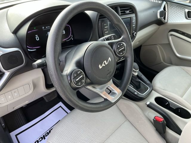Used 2023 Kia Soul LX w/ LX Technology Package image 16